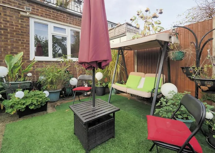 Stunning, Large 1 Bed Riverside Flat