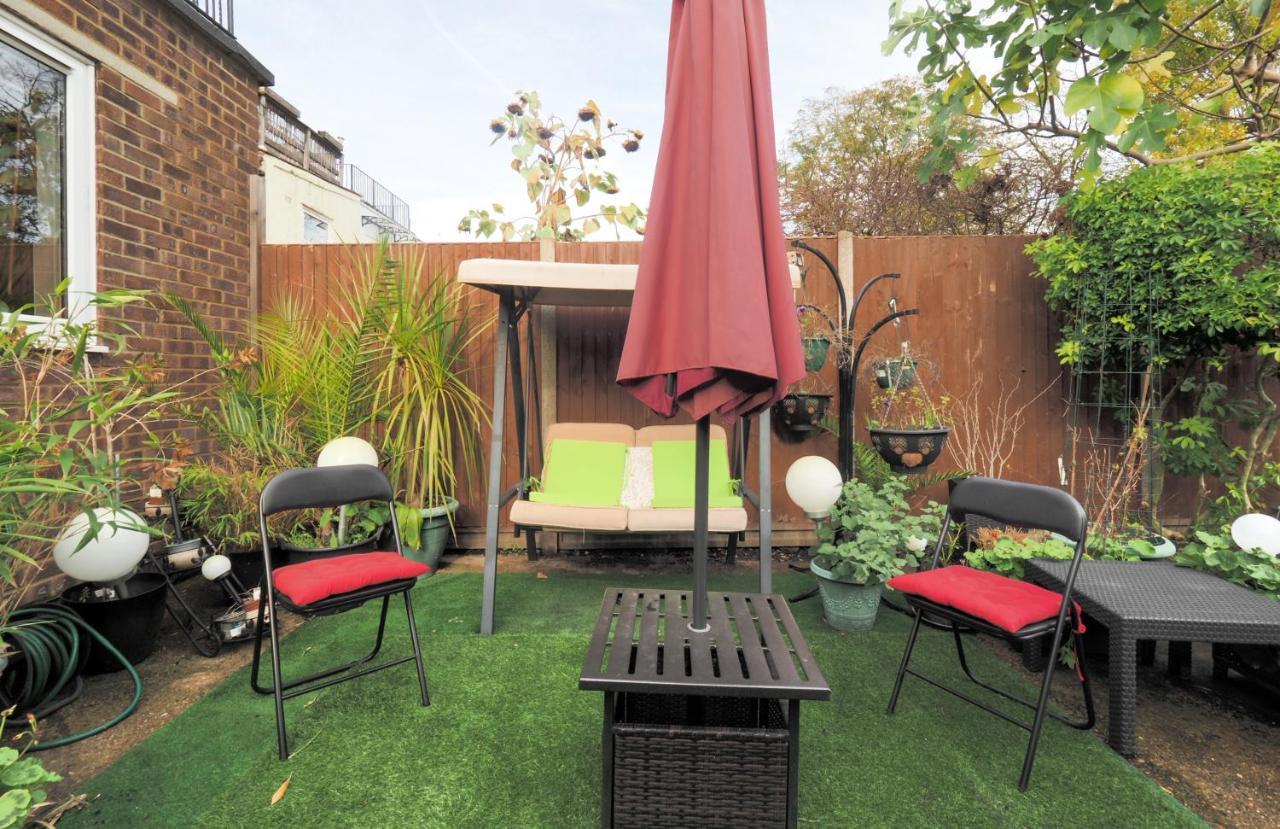 Stunning, Large 1 Bed Riverside Flat Appartement Londres
